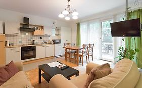 Relaxing Terrace Apartment In Lively Area