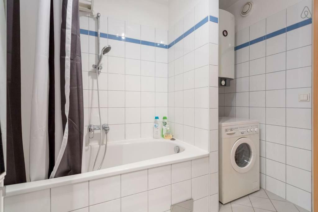 Relaxing Terrace Apartment In Lively Area Vienna Esterno foto